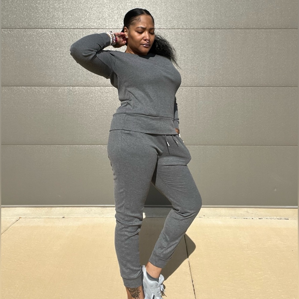 Women's Gray Sweatshirt and Jogger Set